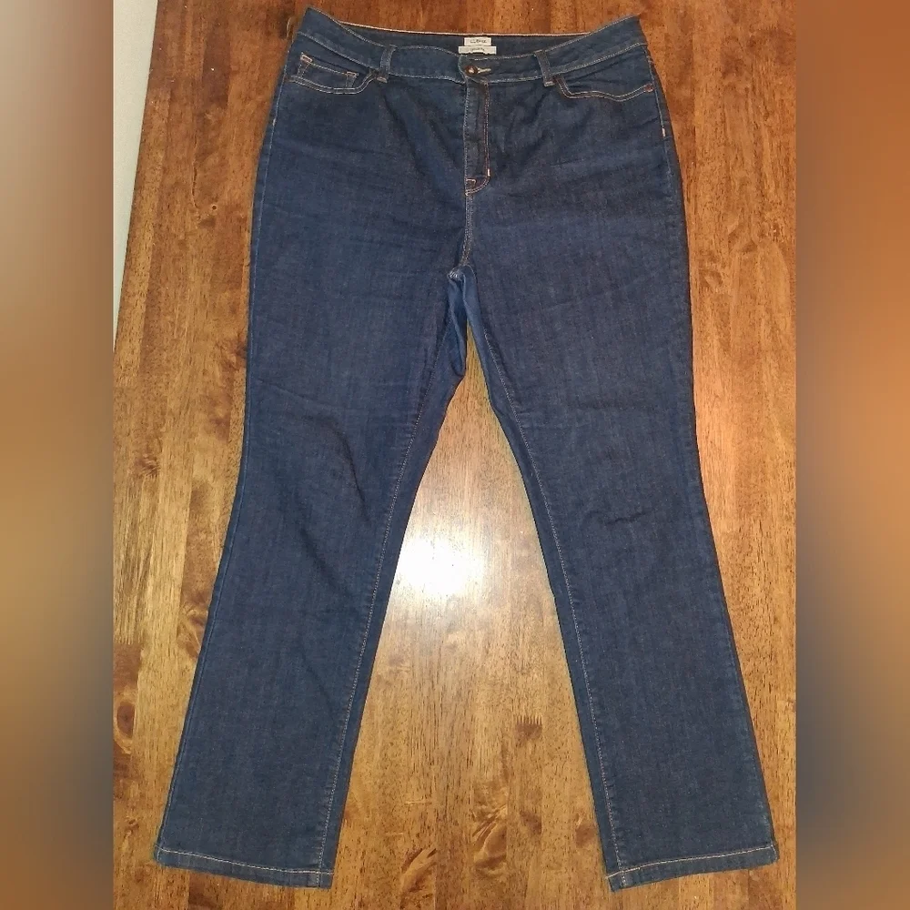 LL Bean Classic Fit Medium Wash Jeans Made In Mexico Womans 16